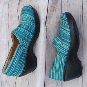 Nurse Mates Pillowtop slip on shoes. Aqua stripes. Woman's 6.5.